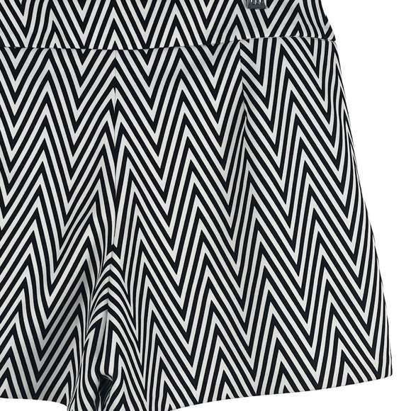 Express WOMENS CHEVRON LINED SHORTS - Picture 6 of 10